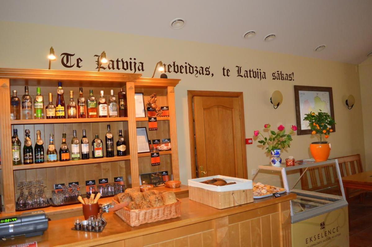 Hotel Rudzupukes à Svente Extérieur photo
