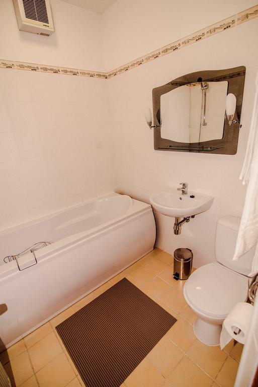 Hotel Rudzupukes à Svente Extérieur photo