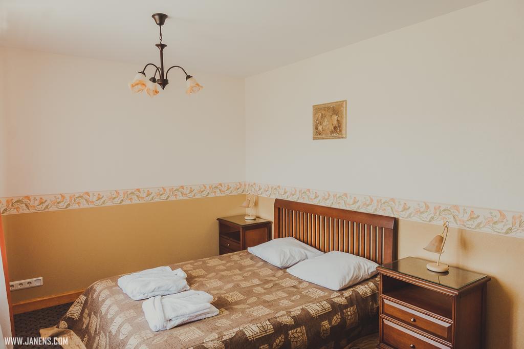 Hotel Rudzupukes à Svente Extérieur photo