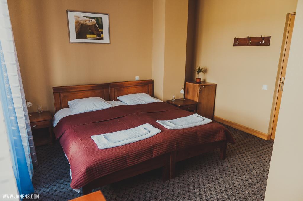 Hotel Rudzupukes à Svente Extérieur photo
