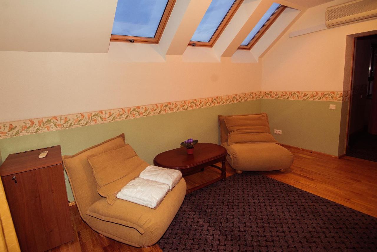 Hotel Rudzupukes à Svente Extérieur photo